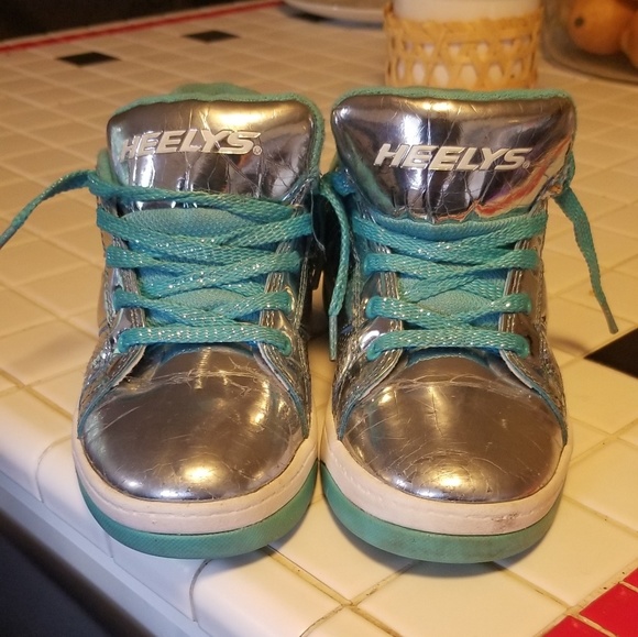 Heely's size 4 - Picture 1 of 3